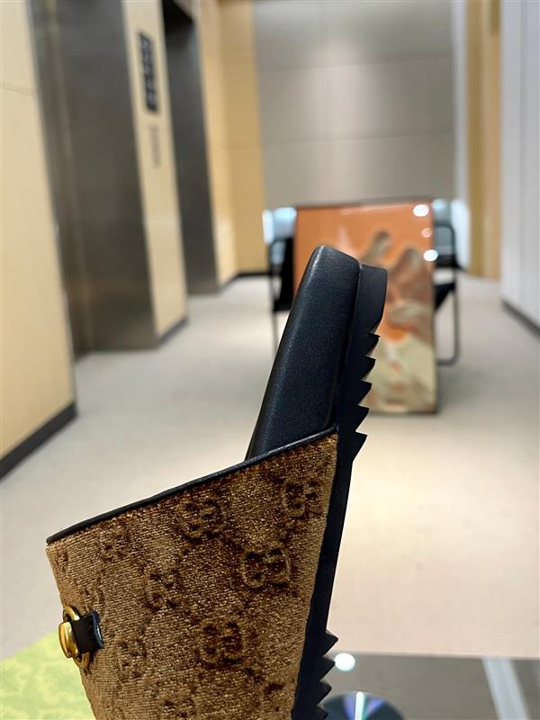 20243518539735 200210